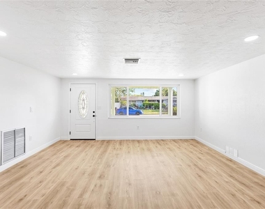 6239 7th Avenue - Photo Thumbnail 2