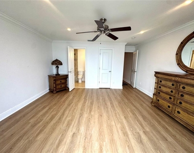 4974 Coquina Key Drive Se - Photo Thumbnail 8