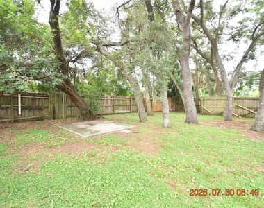 12203 N 9th Street - Photo Thumbnail 6