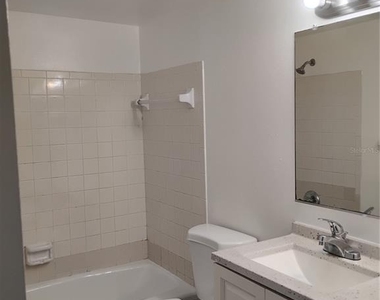116 Sw Jefferson Circle N - Photo Thumbnail 6