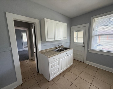 746 E Peachtree Street - Photo Thumbnail 3