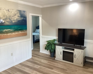 6062 Oak Ridge Avenue - Photo Thumbnail 10