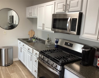 6062 Oak Ridge Avenue - Photo Thumbnail 5