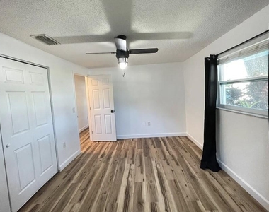 8104 Badger Lane - Photo Thumbnail 10