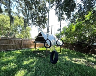 8104 Badger Lane - Photo Thumbnail 4