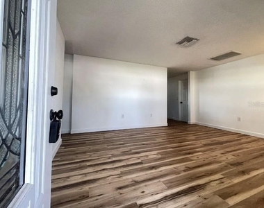 8104 Badger Lane - Photo Thumbnail 5