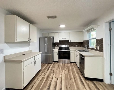 8104 Badger Lane - Photo Thumbnail 9