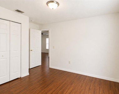 702 E Madison Street - Photo Thumbnail 5