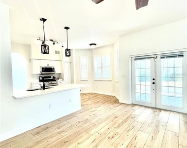 13261 Royal George Avenue - Photo Thumbnail 9