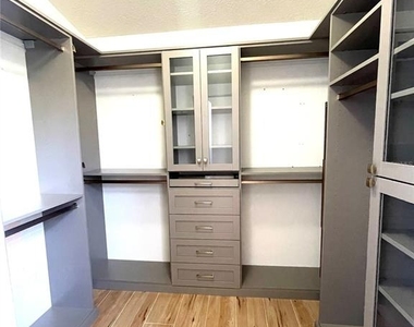 13261 Royal George Avenue - Photo Thumbnail 12
