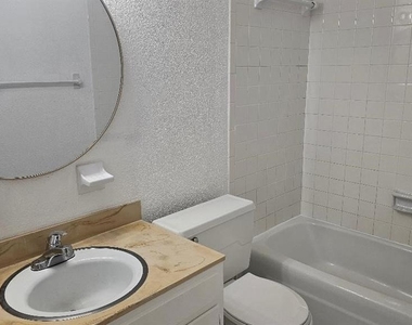 10365 Paradise Boulevard - Photo Thumbnail 6