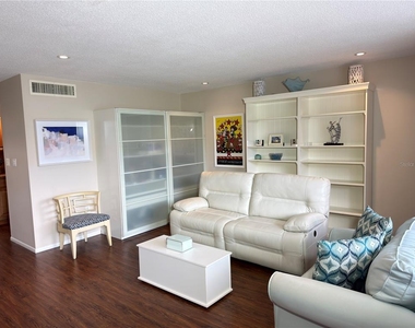 2650 Pearce Drive - Photo Thumbnail 2