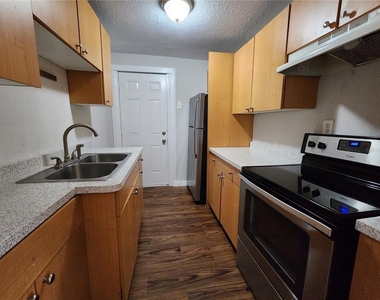 2110 W 41st Street - Photo Thumbnail 2