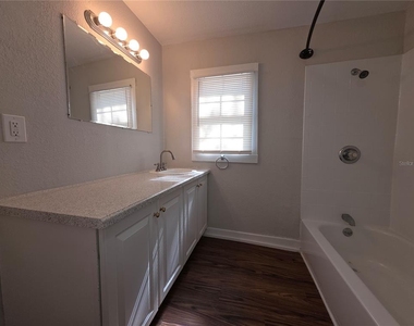 2110 W 41st Street - Photo Thumbnail 7