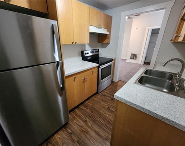 2110 W 41st Street - Photo Thumbnail 3