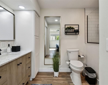 9032 Mission Oaks Boulevard - Photo Thumbnail 16