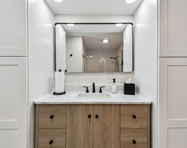 9032 Mission Oaks Boulevard - Photo Thumbnail 17