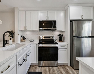 9032 Mission Oaks Boulevard - Photo Thumbnail 6