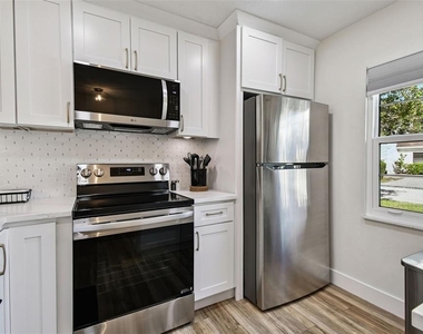 9032 Mission Oaks Boulevard - Photo Thumbnail 9