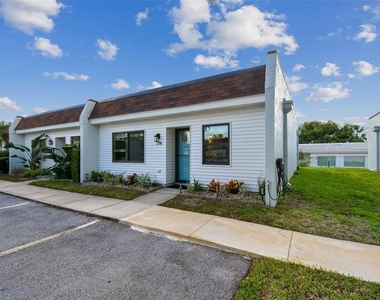 9032 Mission Oaks Boulevard - Photo Thumbnail 2