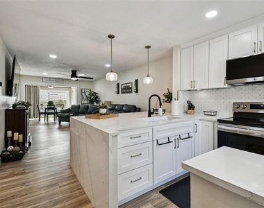 9032 Mission Oaks Boulevard - Photo Thumbnail 4