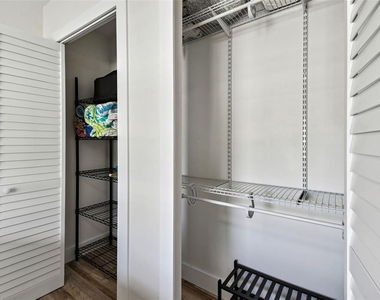 9032 Mission Oaks Boulevard - Photo Thumbnail 22