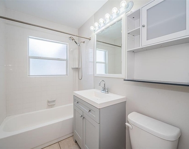 1039 Madison Street - Photo Thumbnail 8