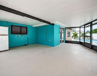 1039 Madison Street - Photo Thumbnail 12