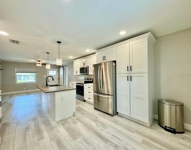 1918 E Shadowlawn Avenue - Photo Thumbnail 9