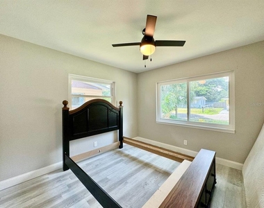 1918 E Shadowlawn Avenue - Photo Thumbnail 18