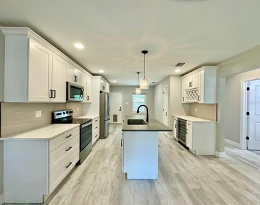 1918 E Shadowlawn Avenue - Photo Thumbnail 4