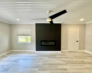 1918 E Shadowlawn Avenue - Photo Thumbnail 10