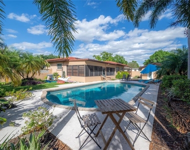 2916 W Collins Street - Photo Thumbnail 53