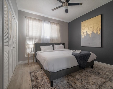 2916 W Collins Street - Photo Thumbnail 33