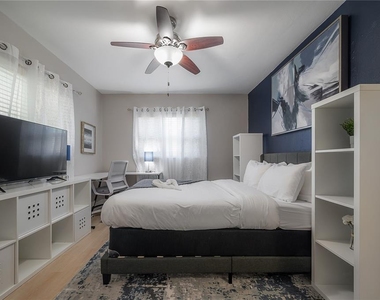 2916 W Collins Street - Photo Thumbnail 8