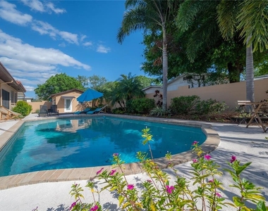 2916 W Collins Street - Photo Thumbnail 54