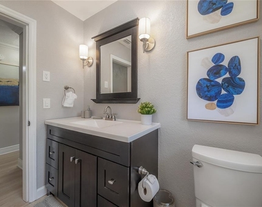 2916 W Collins Street - Photo Thumbnail 15