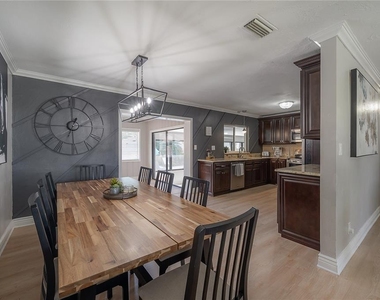 2916 W Collins Street - Photo Thumbnail 3