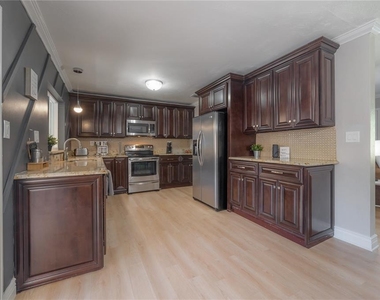 2916 W Collins Street - Photo Thumbnail 5