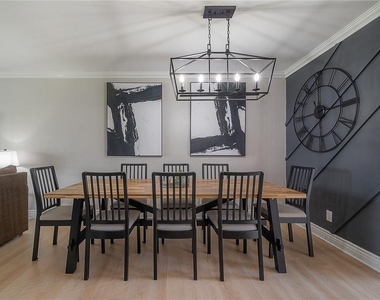 2916 W Collins Street - Photo Thumbnail 1
