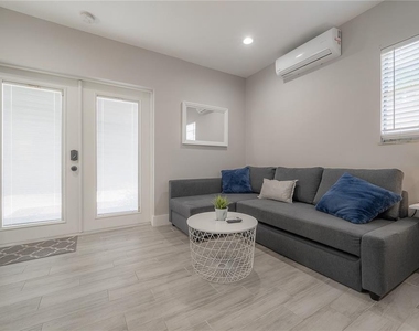 2916 W Collins Street - Photo Thumbnail 49