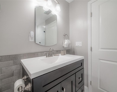 2916 W Collins Street - Photo Thumbnail 31