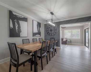 2916 W Collins Street - Photo Thumbnail 2
