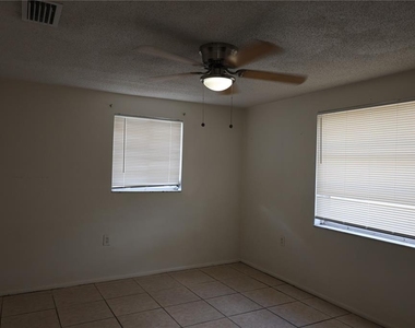 10025 Brandywine Lane - Photo Thumbnail 6