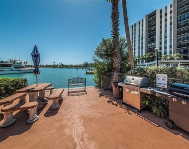 10365 Paradise Boulevard - Photo Thumbnail 21