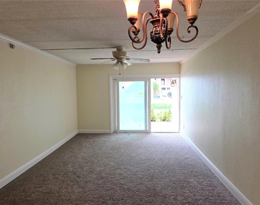 10365 Paradise Boulevard - Photo Thumbnail 2