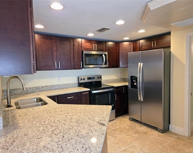 10365 Paradise Boulevard - Photo Thumbnail 4
