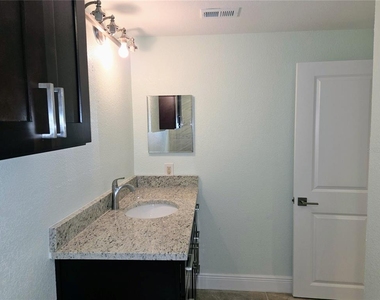 10365 Paradise Boulevard - Photo Thumbnail 15