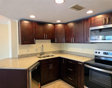 10365 Paradise Boulevard - Photo Thumbnail 5