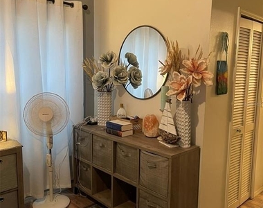 1826 Eagle Ridge Boulevard - Photo Thumbnail 5